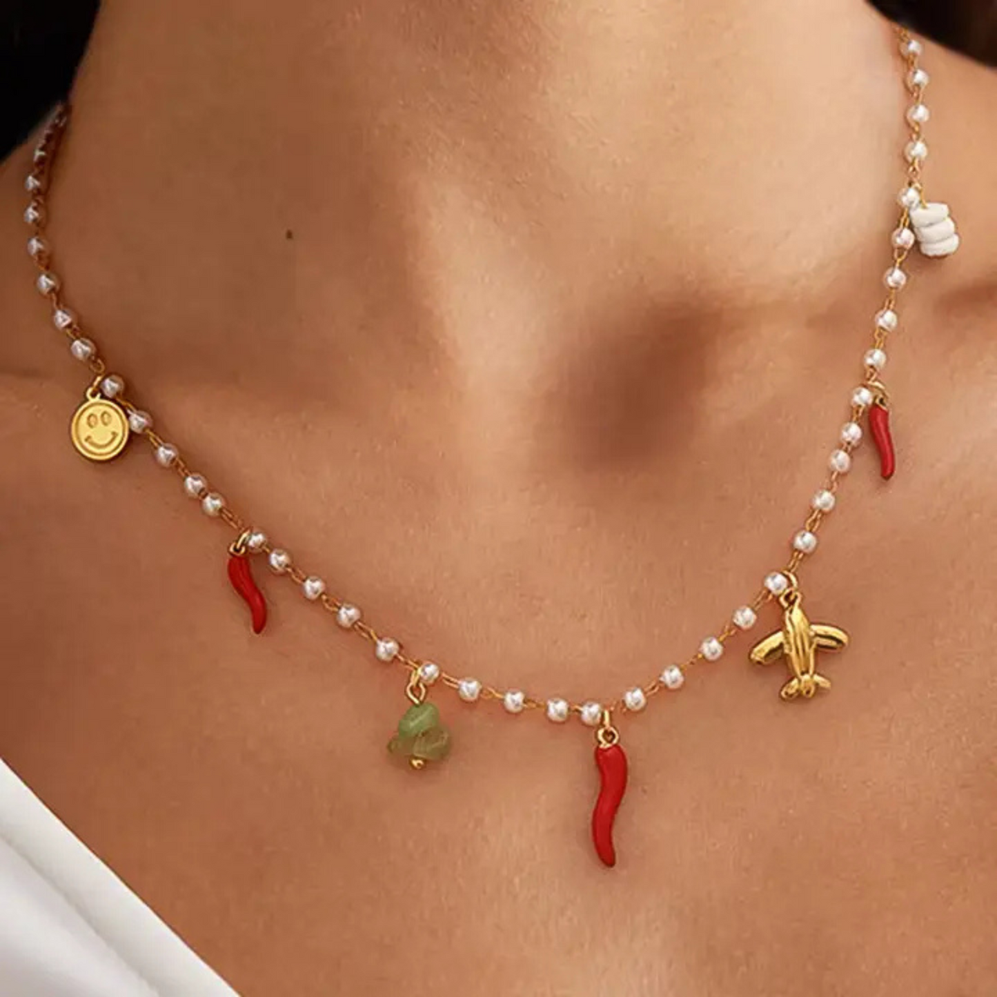 CHLOE PEPPER CHARM PEARL NECKLACE